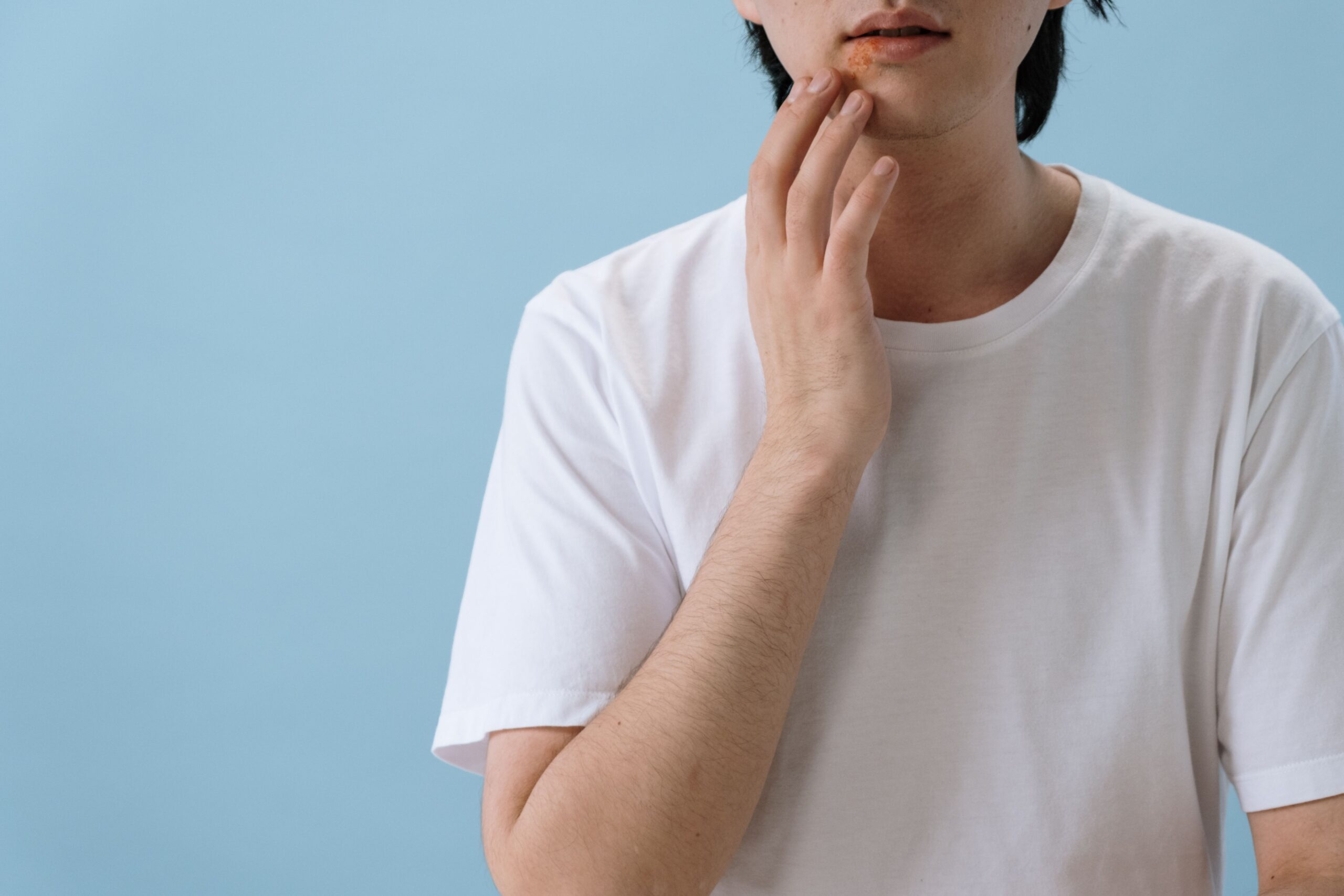 구내염을 앓고있는 사람의 사진